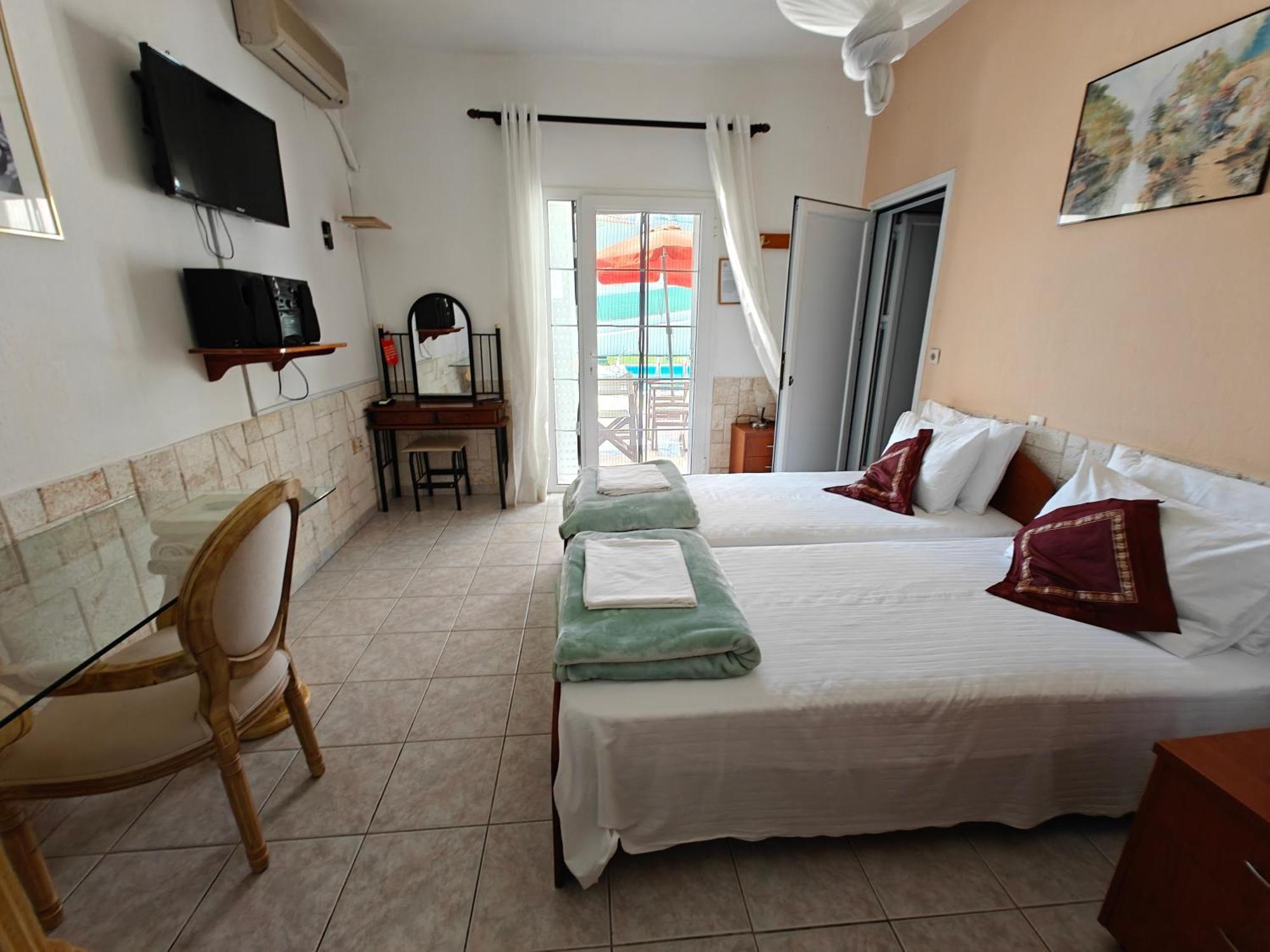 Villa Askamnia And Suites Nikiti  Exterior photo