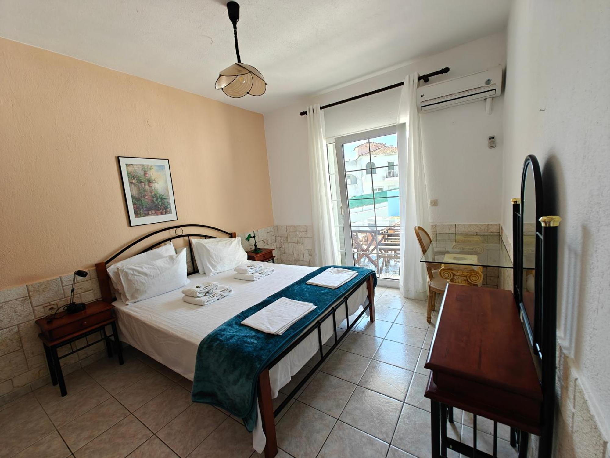 Villa Askamnia And Suites Nikiti  Exterior photo