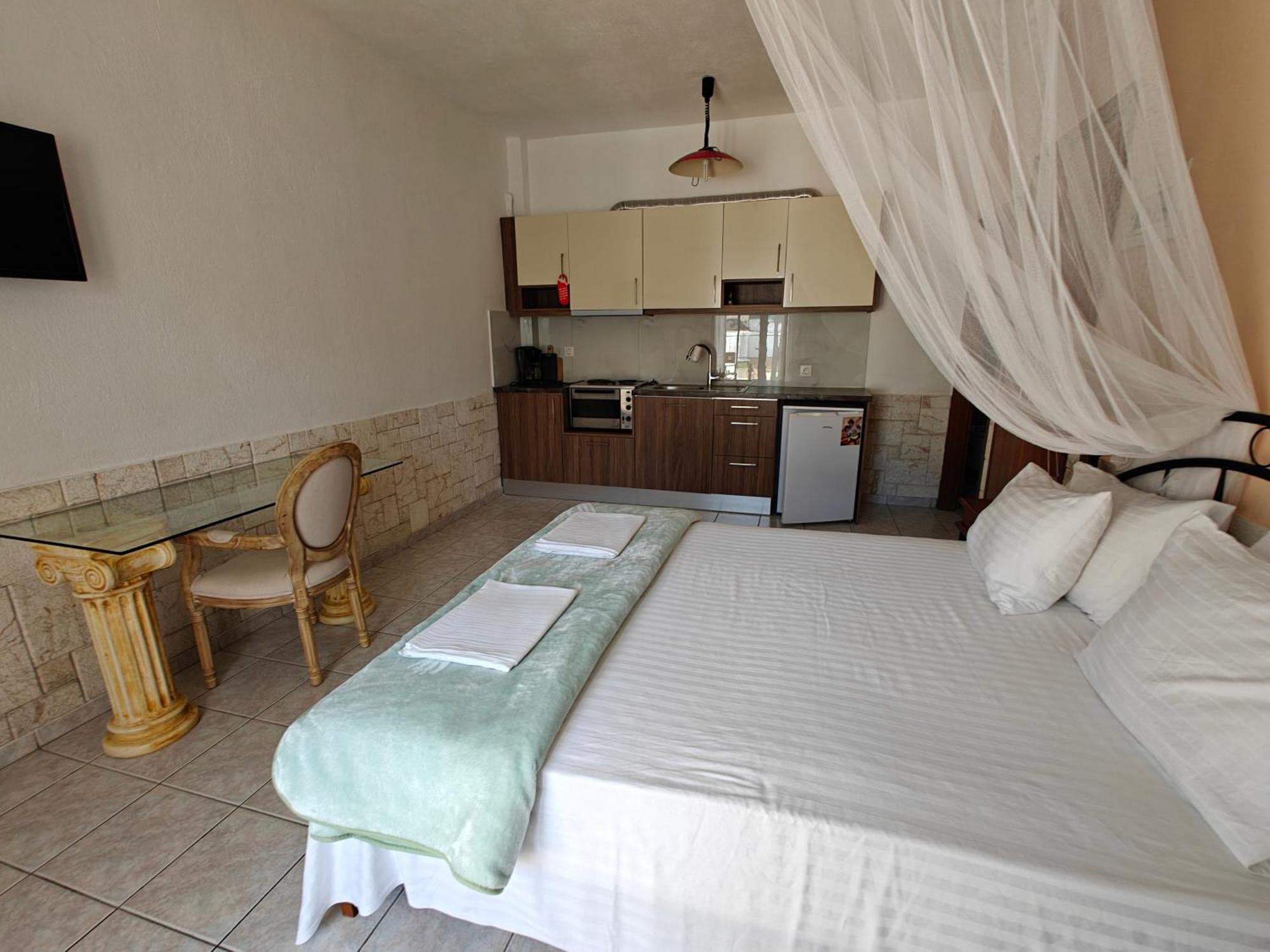 Villa Askamnia And Suites Nikiti  Exterior photo