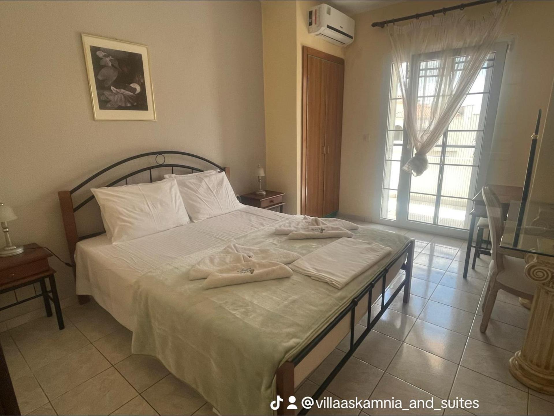 Villa Askamnia And Suites Nikiti  Exterior photo